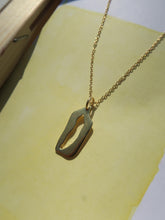 Load image into Gallery viewer, Hunvaerk Lips Icon Necklace